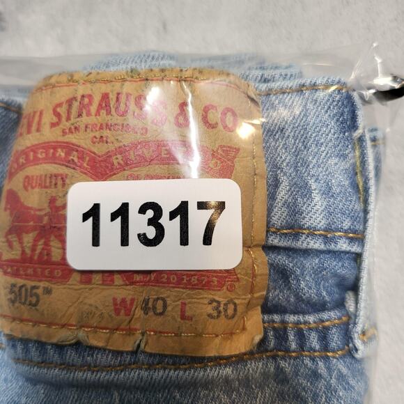 Levis 505 Jeans Mens 40x30 Blue Denim Straight Leg Medium Wash Classic Fit - Picture 11 of 11